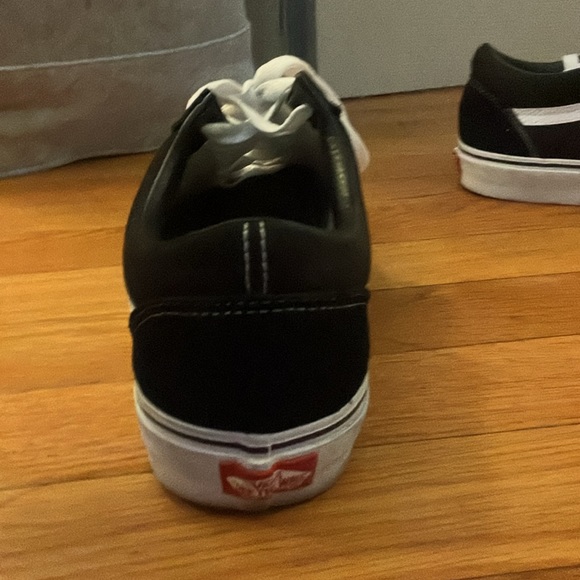 Vans 9.5 classic black shoes - Picture 3 of 6
